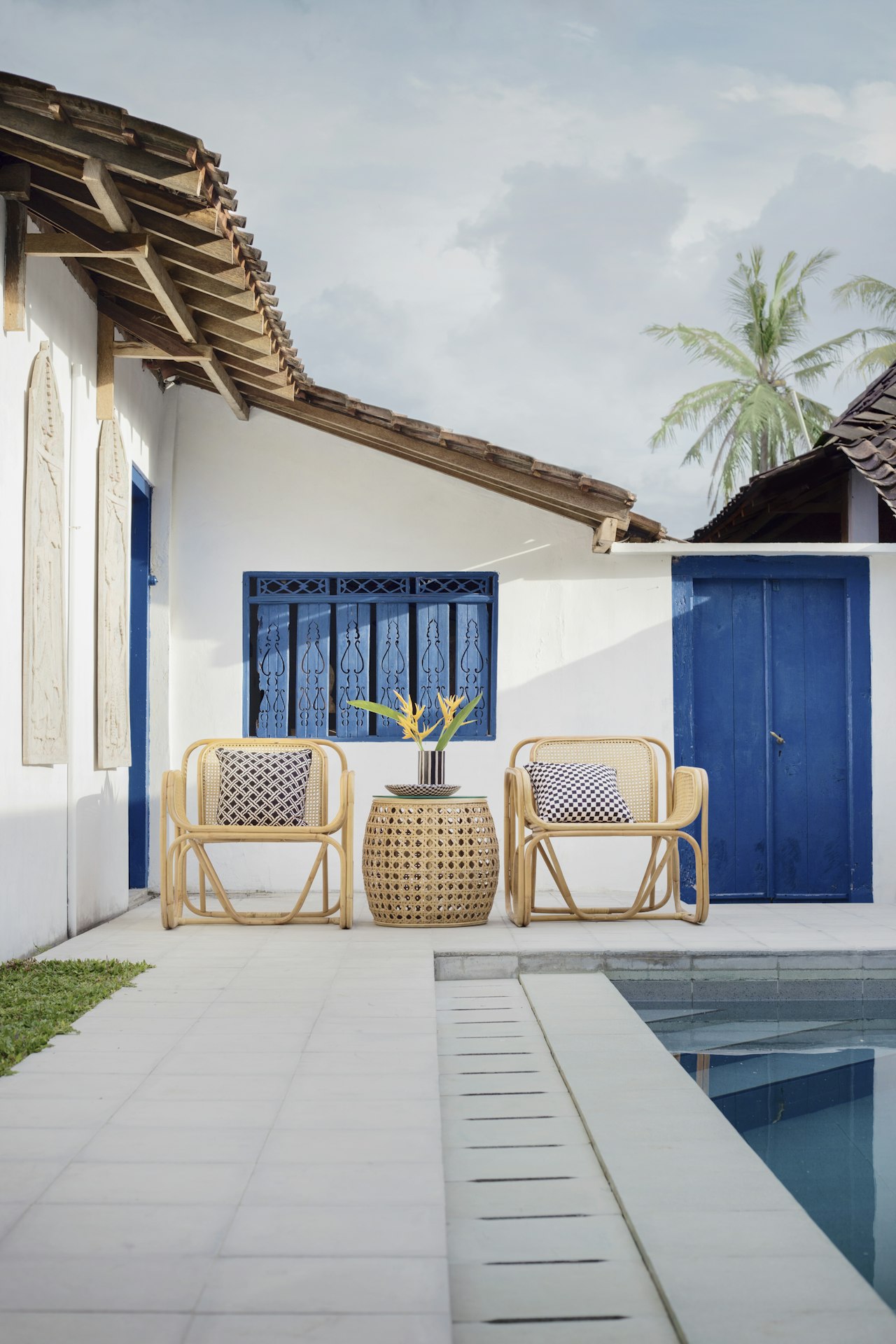 Modern terras met natuurstenen bestrating